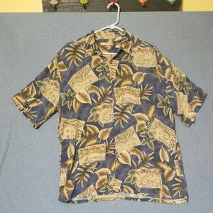 Moda Campia Moda blue floral short sleeved button down shirt. Size XL